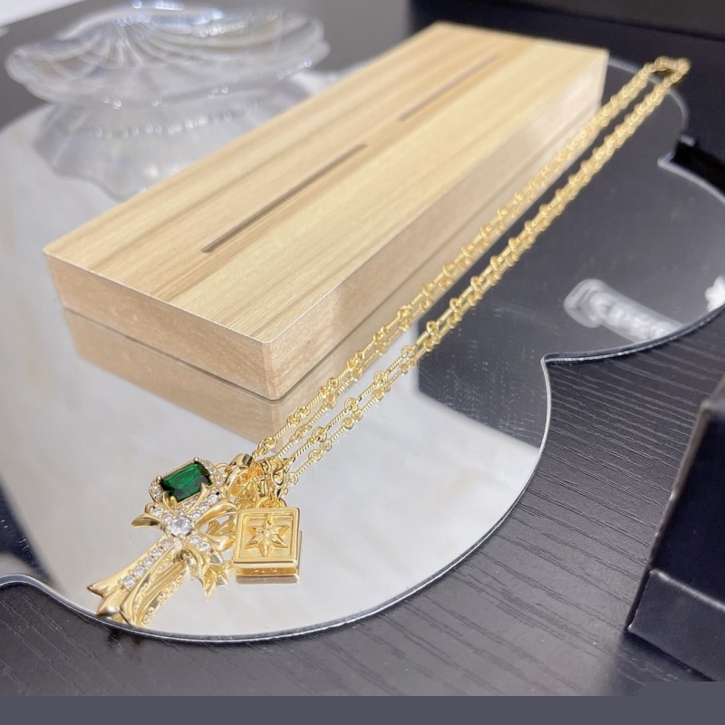 Ch**me He**ts necklaces